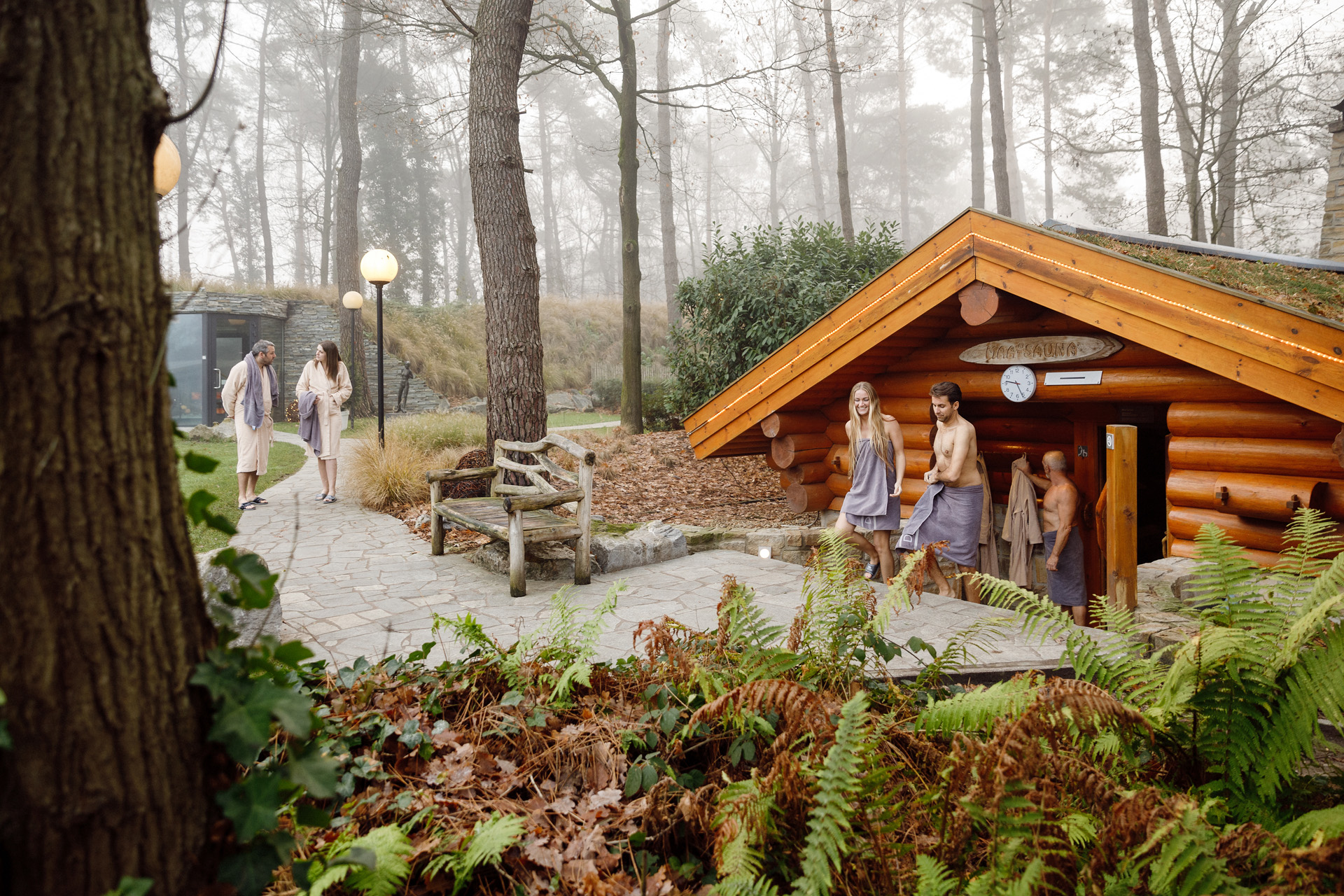 Bezoekers komen uit de maa-sauna van Hezemeer